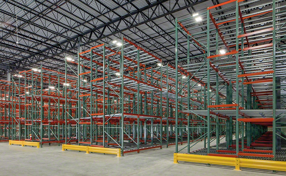 Interlake Mecalux and Atlantic Rack Pallet Flow rack solves Pet Supermarket’s replenishment woes