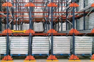 The Pallet Shuttle can easily load and unload pallets that weigh up to 3,300 lbs